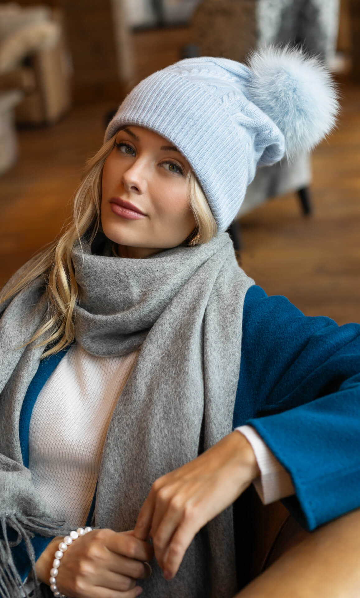 Cable-Knit Cashmere Beanie - 100% Luxury Cashmere | Ravella display picture 3