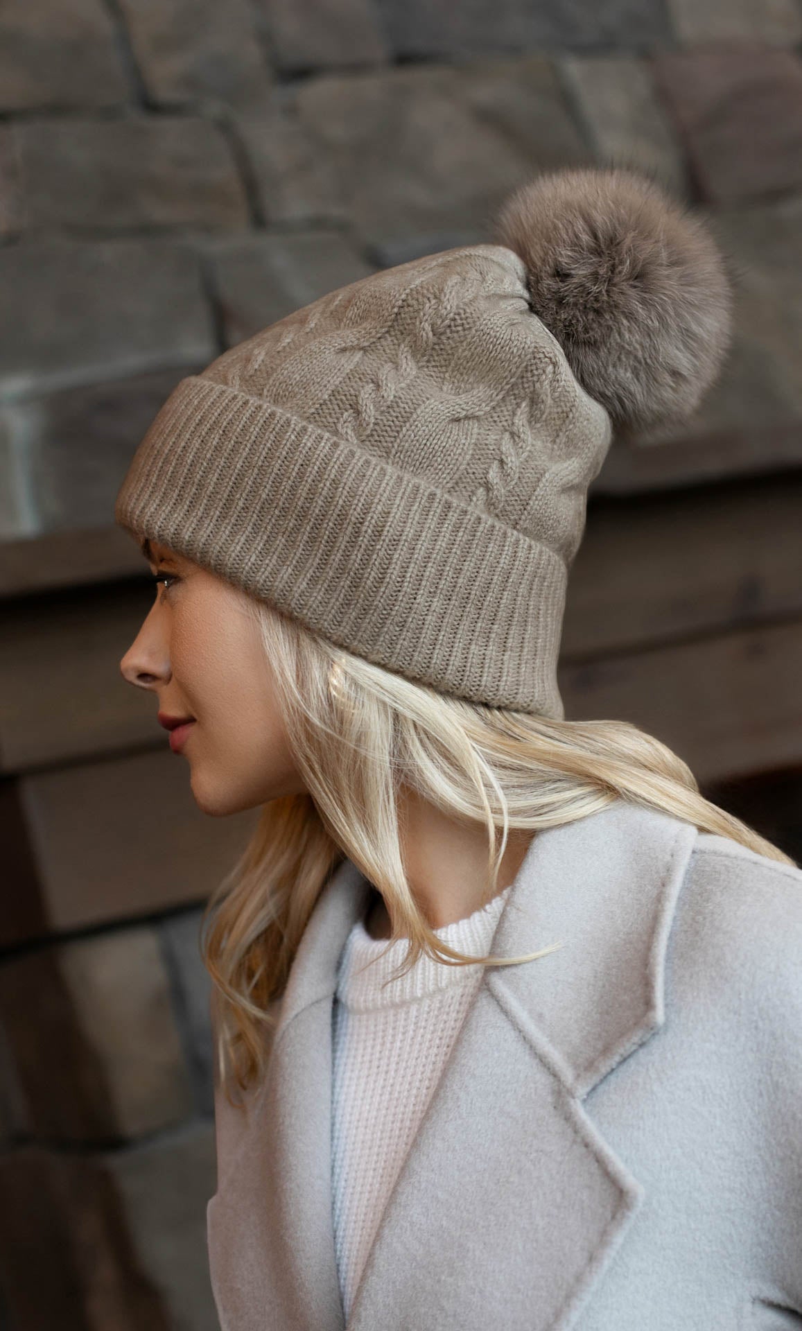 【CELERI/セルリ】CASHMERE PON PON BEANIE Strathberry - Westray Ribbed Cashmere Beanie - Beige